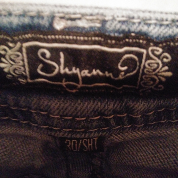 Shyanne 18 34 Slight Flare Light Jewel Pocket Jeans - Picture 5 of 8